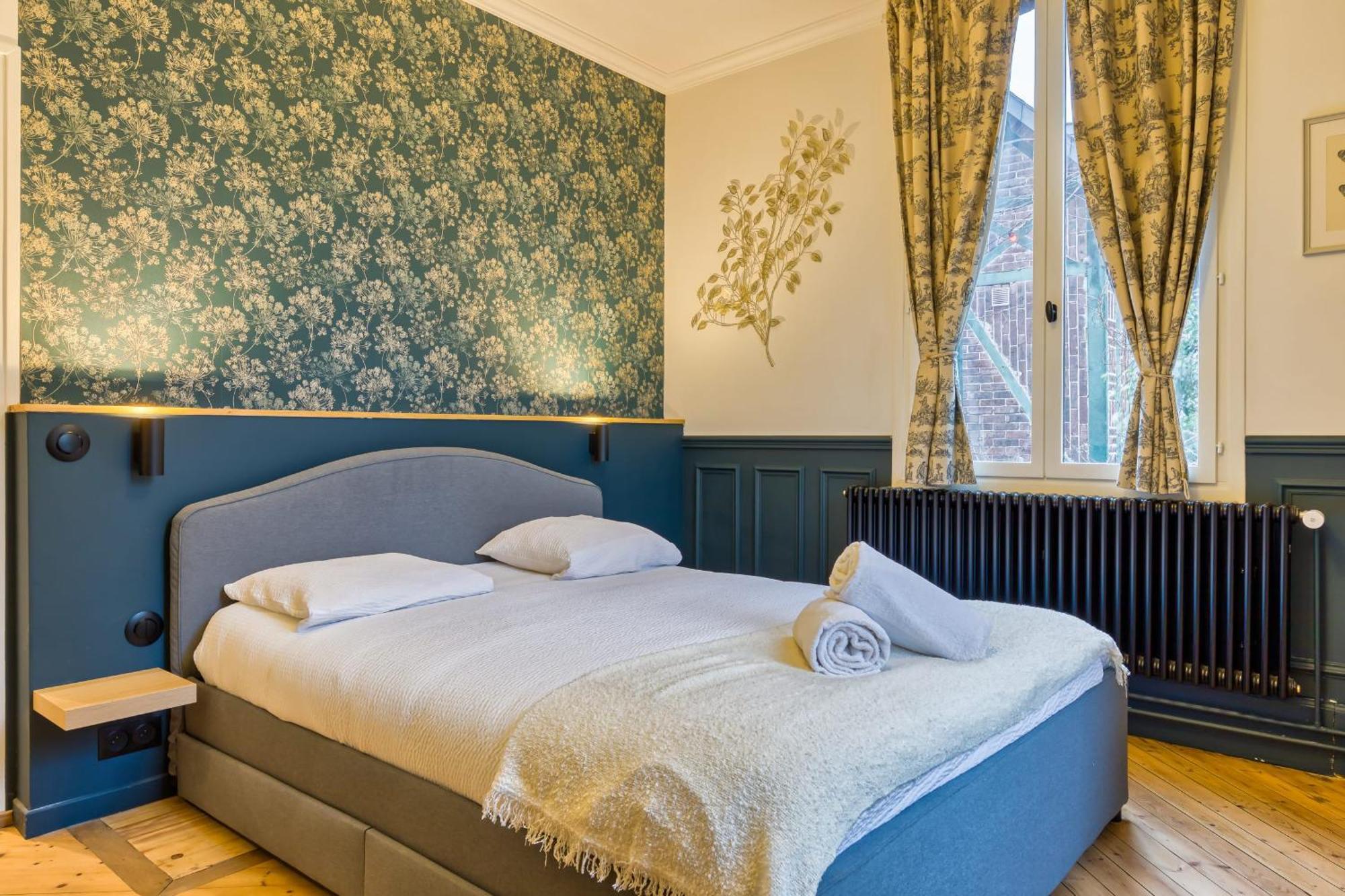 Apartamento Rose Ecrin De Charme Avec Parking Terrasse Privee Et Jardin Partage Grand-Couronne Exterior foto
